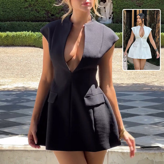 Elegantes Kleid mit tiefem Ausschnitt